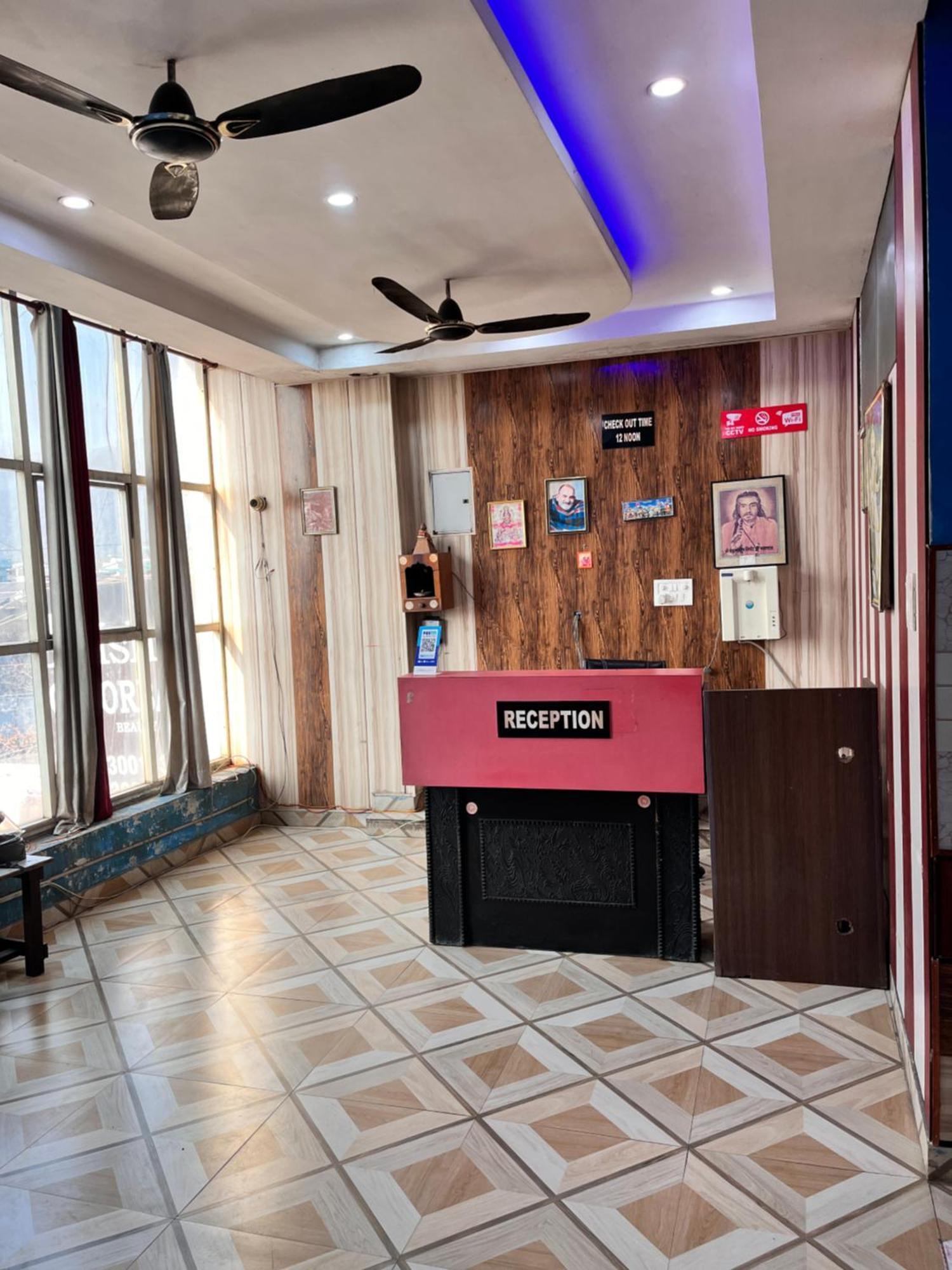 Hotel Pushpanjali Haldwāni Esterno foto