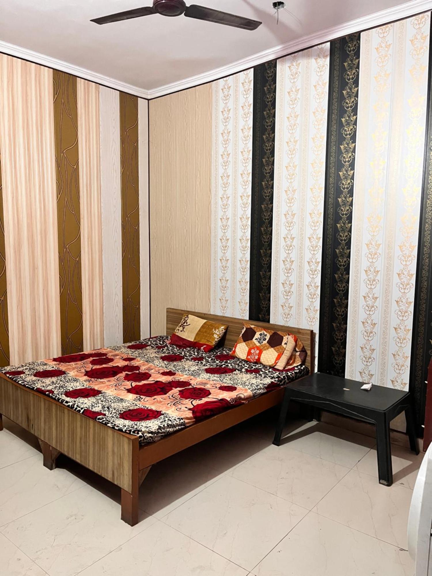 Hotel Pushpanjali Haldwāni Esterno foto